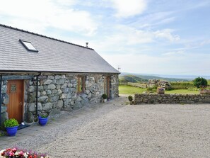 Exterior - 2 bedroom accommodation in Llanfair, near Harlech (Llanfair, near Harlech)