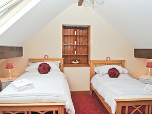 2 bedrooms, free WiFi, bed sheets - 2 bedroom accommodation in Llanfair, near Harlech (Llanfair, near Harlech)