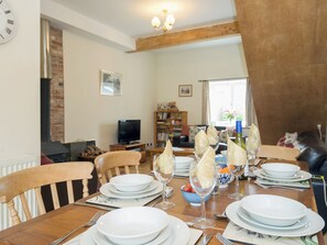 Dining - 3 bedroom accommodation in Foxham, near Chippenham (Foxham, near Chippenham)