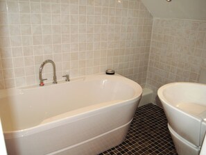 A bathroom with a freestanding bathtub, a sink, and a toilet. - A delightful courtyard setting in the beautiful Eden Valley. (near Lazonby)