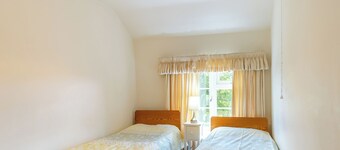 2 bedroom accommodation in Kingswood, near Kington