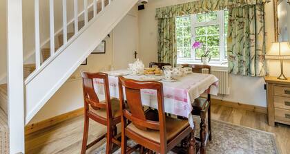 2 bedroom accommodation in Kingswood, near Kington