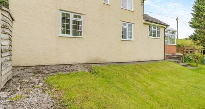 2 bedroom accommodation in Kingswood, near Kington