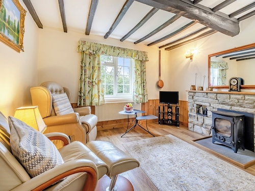 2 bedroom accommodation in Kingswood, near Kington