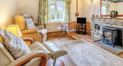 2 bedroom accommodation in Kingswood, near Kington