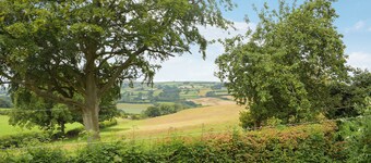 2 bedroom accommodation in Kingswood, near Kington