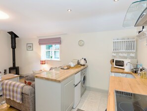 Dishwasher, cookware/dishes/utensils