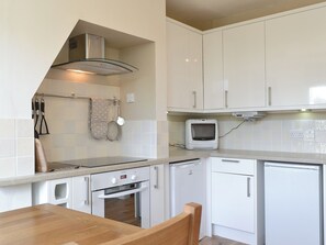 Dishwasher - Traditional cottage, but fully modernized and well equipped. (Keswick)