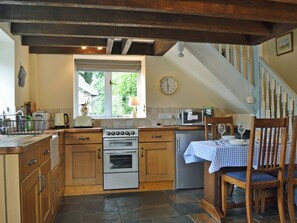 Cookware/dishes/utensils - The Pigsty Cottage E2783 (Oswestry)