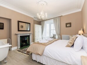 6 bedrooms, free WiFi, bed sheets