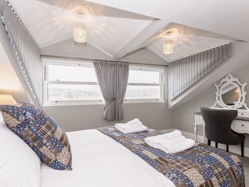 6 bedroom accommodation in Whitby