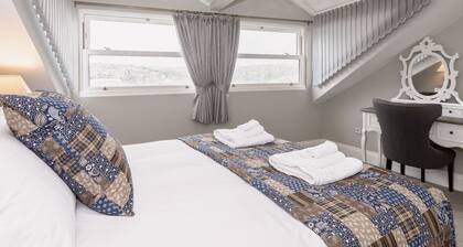 6 bedroom accommodation in Whitby