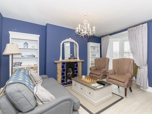 6 bedroom accommodation in Whitby