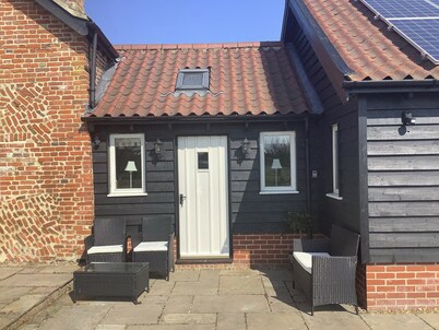A former granary, set in an attractive quiet setting.