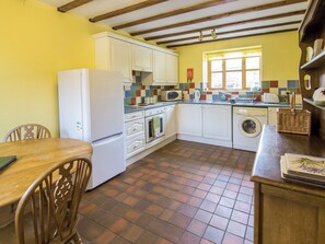 Dishwasher - 2 bedroom accommodation in Coddington, near Chester (Coddington, near Chester)