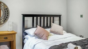 2 bedrooms, Egyptian cotton sheets, WiFi (free), bed sheets - 2 bedroom accommodation in Knitsley, near Lanchester (Knitsley, near Lanchester)