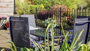 Outdoor dining - 2 bedroom accommodation in Knitsley, near Lanchester (Knitsley, near Lanchester)