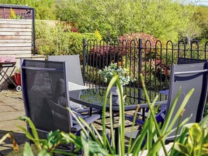 Outdoor dining - 2 bedroom accommodation in Knitsley, near Lanchester (Knitsley, near Lanchester)