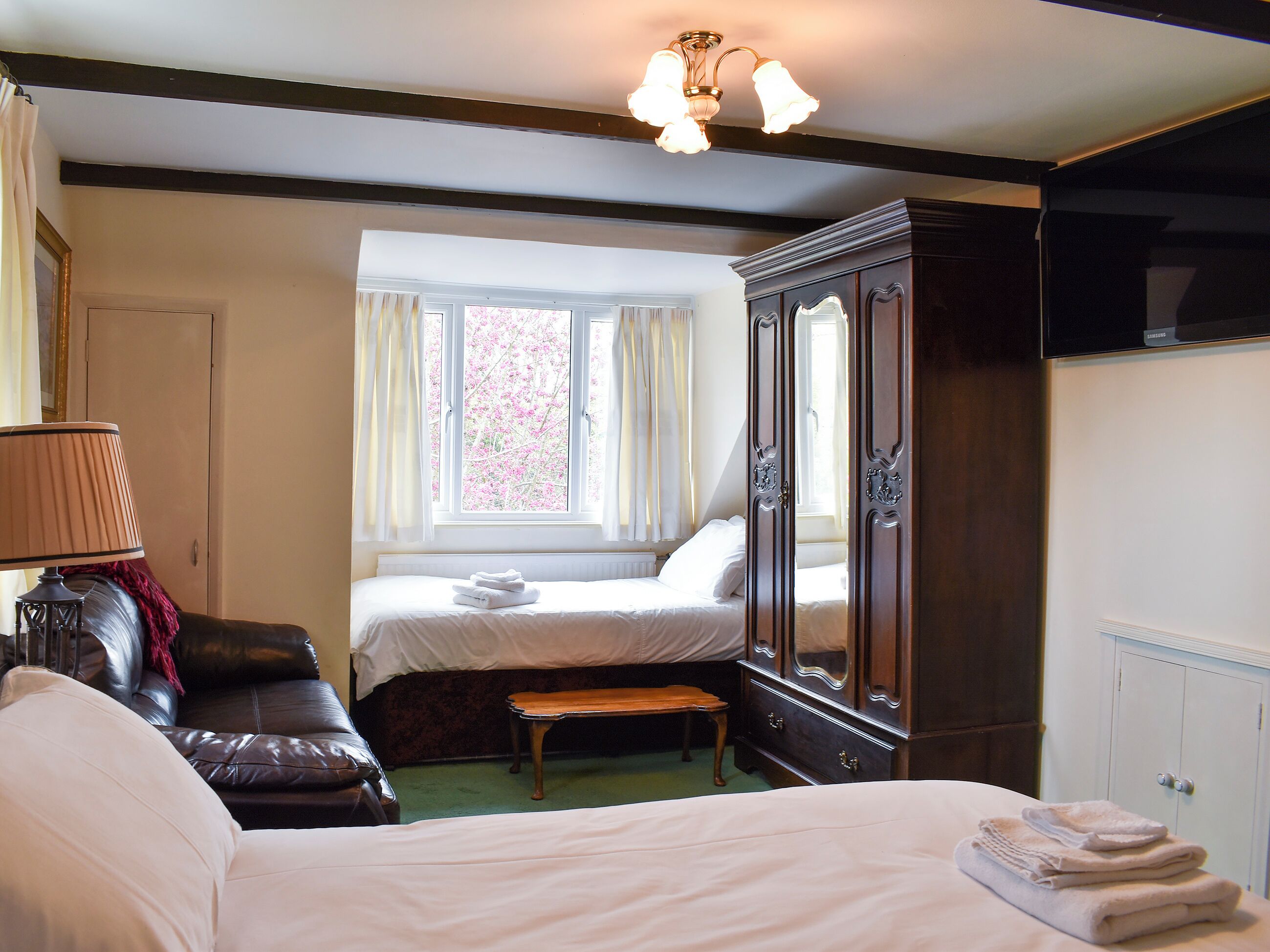 4 bedrooms, free WiFi, bed sheets