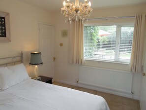 4 bedrooms, free WiFi, bed sheets