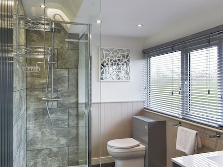 Towels. 4 bedroom accommodation in Bourton-on-the-Water