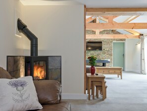 Fireplace - 5 bedroom accommodation in East Barkwith, near Market Rasen (East Barkwith, near Market Rasen)