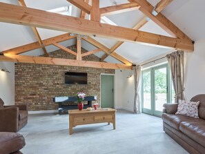 Fireplace - 5 bedroom accommodation in East Barkwith, near Market Rasen (East Barkwith, near Market Rasen)