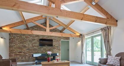 5 bedroom accommodation in East Barkwith, near Market Rasen