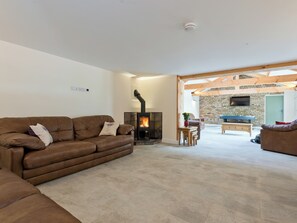 Fireplace - 5 bedroom accommodation in East Barkwith, near Market Rasen (East Barkwith, near Market Rasen)