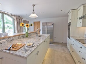 Dishwasher, high chair - 5 bedroom accommodation in East Barkwith, near Market Rasen (East Barkwith, near Market Rasen)