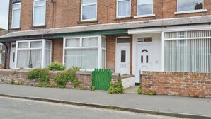 Unclassified image, 2 of 10, button - 3 bedroom accommodation in Filey (Filey)