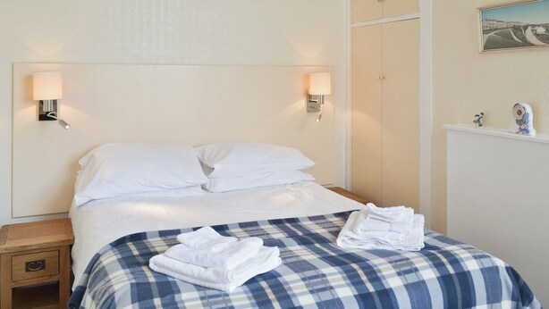 Unclassified image, 1 of 10, button - 3 bedroom accommodation in Filey (Filey)