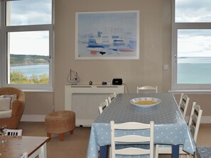 Dining - 3 bedroom accommodation in Coverack, near Helston (Coverack, near Helston)