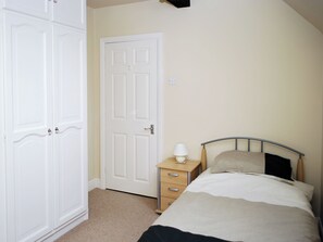 2 bedrooms, free WiFi, bed sheets - The Old School House (Tideswell)