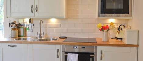 食器洗い機、ハイチェア、冷凍庫