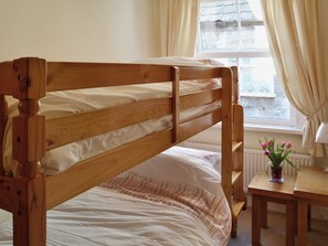 2 室のベッドルーム、WiFi (無料)、ベッドシーツ