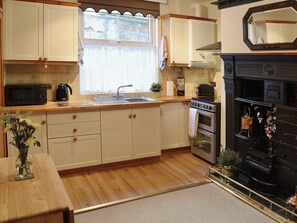 Private kitchen - 2 bedroom accommodation in Whitby (Whitby)