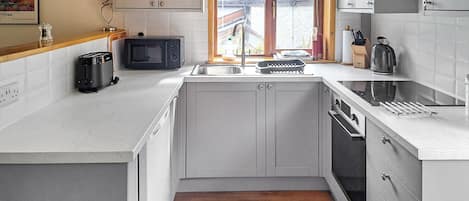 Batterie de cuisine, vaisselle et ustensiles