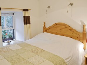 2 bedrooms, free WiFi, bed sheets - 2 bedroom accommodation in Tregeseal, near St Just (Tregeseal, near St Just)