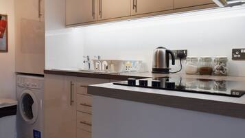 Cookware/dishes/utensils