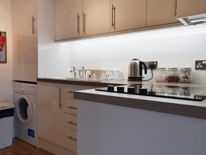 Cookware/dishes/utensils