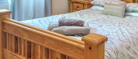 2 bedrooms, WiFi (free), bed sheets