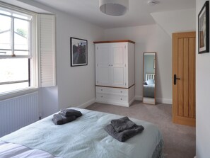 3 bedrooms, free WiFi, bed sheets