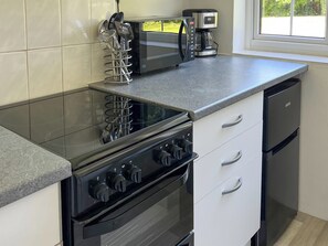 Batterie de cuisine, vaisselle et ustensiles