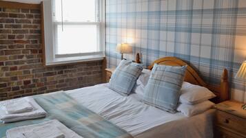 5 bedrooms, free WiFi, bed sheets