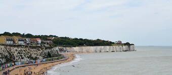 5 bedroom accommodation in Broadstairs