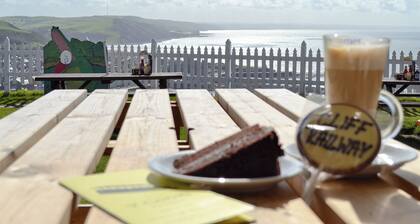 Cliff Railway Apartment