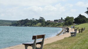 A lakeside park with benches, a walking path, and houses in the background. - 3 bedroom accommodation in Yarmouth (Yarmouth)