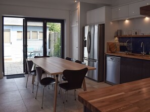 Dishwasher - 3 bedroom accommodation in Yarmouth (Yarmouth)