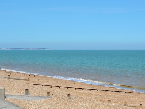 2 bedroom accommodation in St Margarets-at-Cliffe